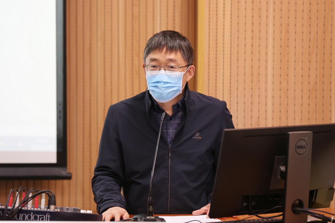 学校领导为学生讲授疫情防控专题思政课