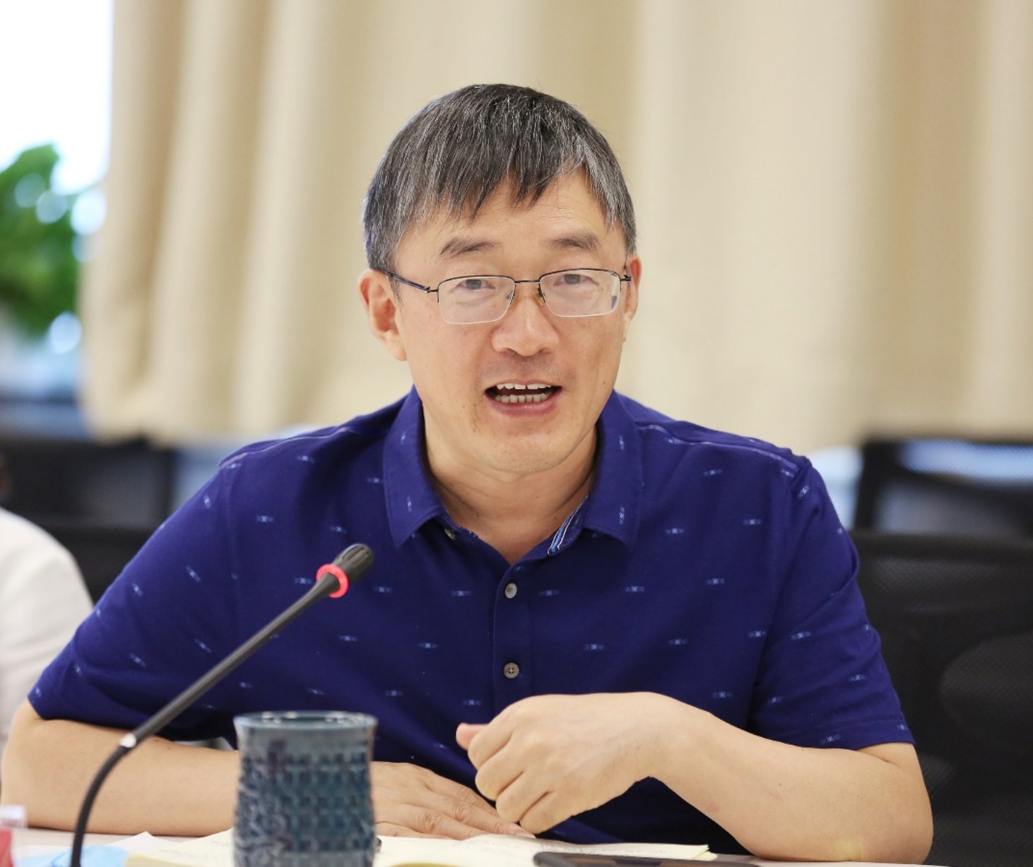学校召开秋季学期第一次党群书记会议